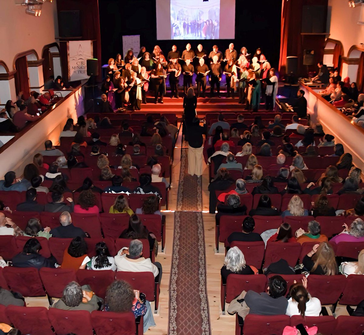 57º ANIVERSARIO DEL CORO MUNICIPAL DE TRELEW 

Acompañé al Coro Municipal de Trelew al cumplirse un nuevo año de su creación, en un emotivo concierto que a través del canto nos conecta con la Cultura, con las diferentes colectividades, con nuestras raíces y con nuestra historia.