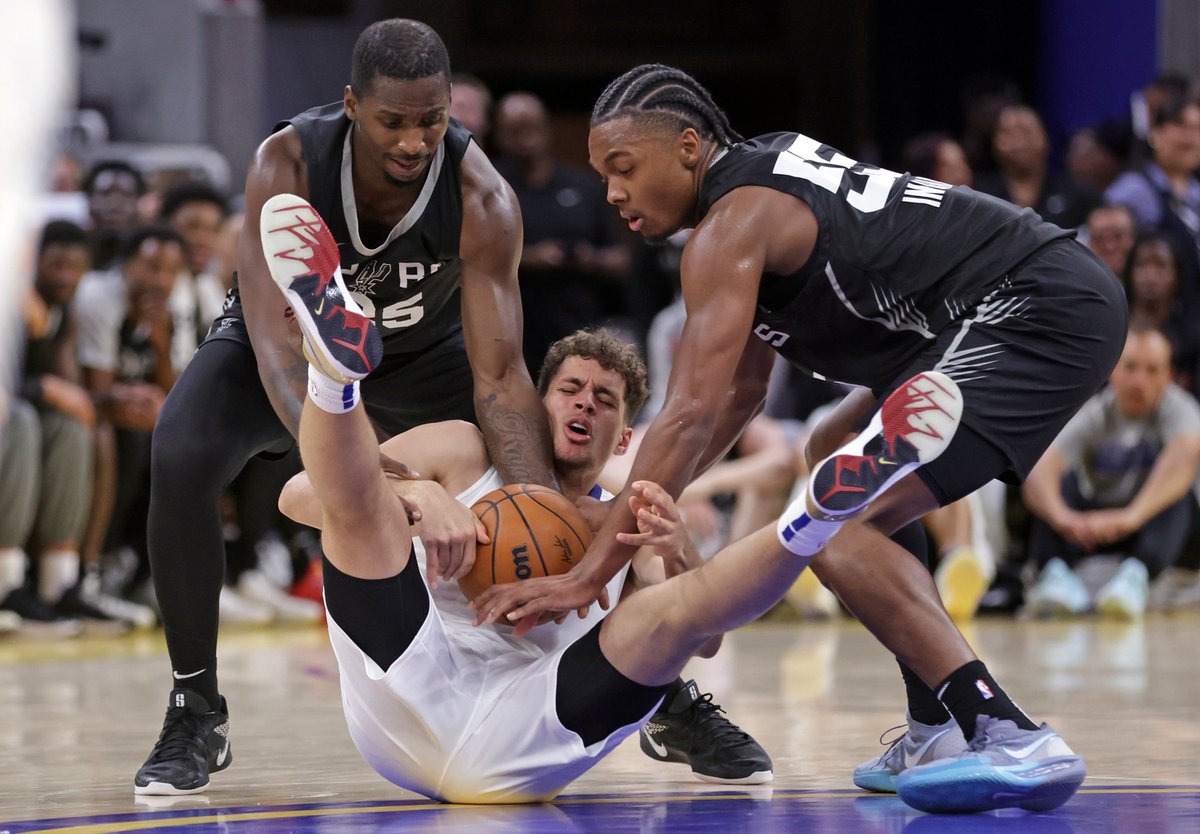 Scott Strazzante (@scottstrazzante) on Twitter photo Golden State Warriors’ Chris Manon battles for a loose ball against San Antonio Spurs’ David Jones-Garcia nd Harrison Ingram in 2nd quarter during California Classic game at Chase Center in San Francisco. <a href="/sfchronicle/">San Francisco Chronicle</a> photo by <a href="/ScottStrazzante/">Scott Strazzante</a> Golden State Warriors’ Chris Manon battles for a loose ball against San Antonio Spurs’ David Jones-Garcia nd Harrison Ingram in 2nd quarter during California Classic game at Chase Center in San Francisco. <a href="/sfchronicle/">San Francisco Chronicle</a> photo by <a href="/ScottStrazzante/">Scott Strazzante</a>