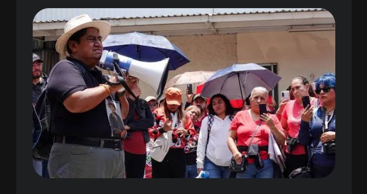 Así benefician a quenes rompemos tranquilidad de las ciudades y son violentos? Así premian a quien dejan en el abandono a jóvenes y niños sin clases? Estos seres son los referentes de una conducta social?

¡ASÍ LE PAGARÁN AUMENTO SALARIAL A PROFESORES! notiver.com/primera/asi-le…