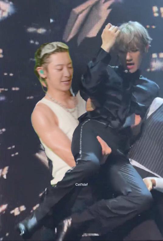 parkyoonhee65's tweet image. Yes, this is exactly what we want 😋
#chanbaek #찬잭 #찬열 #백현