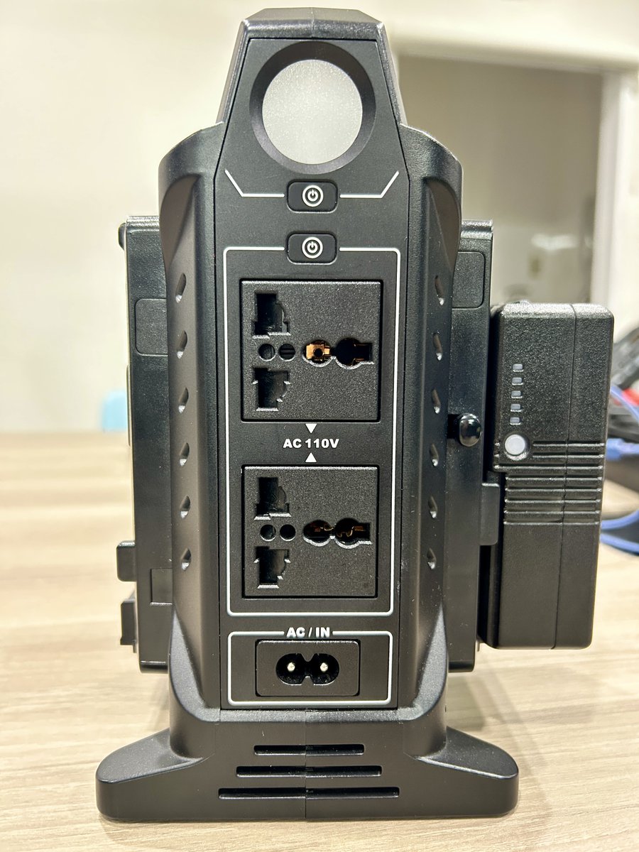 stc_1967's tweet photo. NEPの「DCAC-V180A」は、VマウントバッテリーでAC100V／USB／DC出力、さらにバッテリー充電まで対応するマルチ出力ターミナル。 
撮影・配信・アウトドア・災害時にも安心の一台。
電源の悩み、これで解決！ 
ツリーにて「Vマウントとは？」を解説しています↴ https://t.co/iCbY7lefZT
