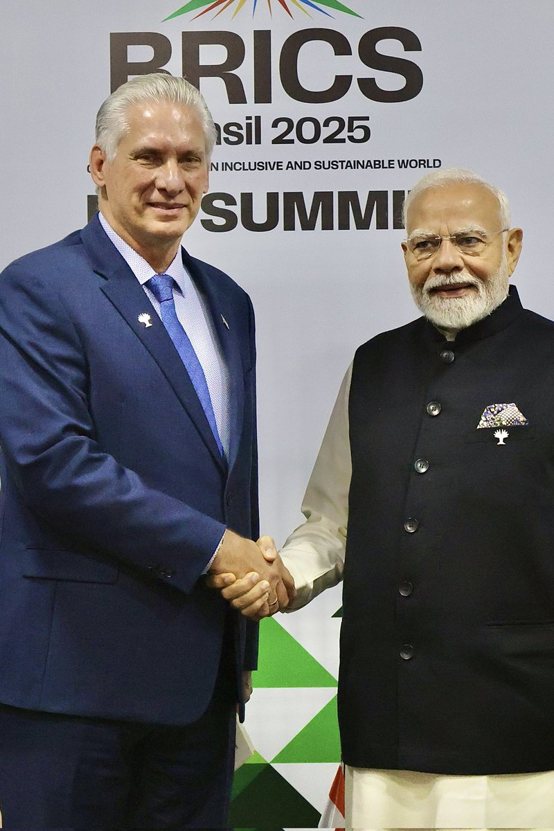 🇮🇳| Estoy muy feliz de la oportunidad de encontrarnos en el marco de la Cumbre de los #BRICS y de que #Cuba sea ya país socio, expresó el Primer Ministro de la #India, <a href="/narendramodi/">Narendra Modi</a>, en ameno encuentro con el Presidente <a href="/DiazCanelB/">Miguel Díaz-Canel Bermúdez</a>.

🧵