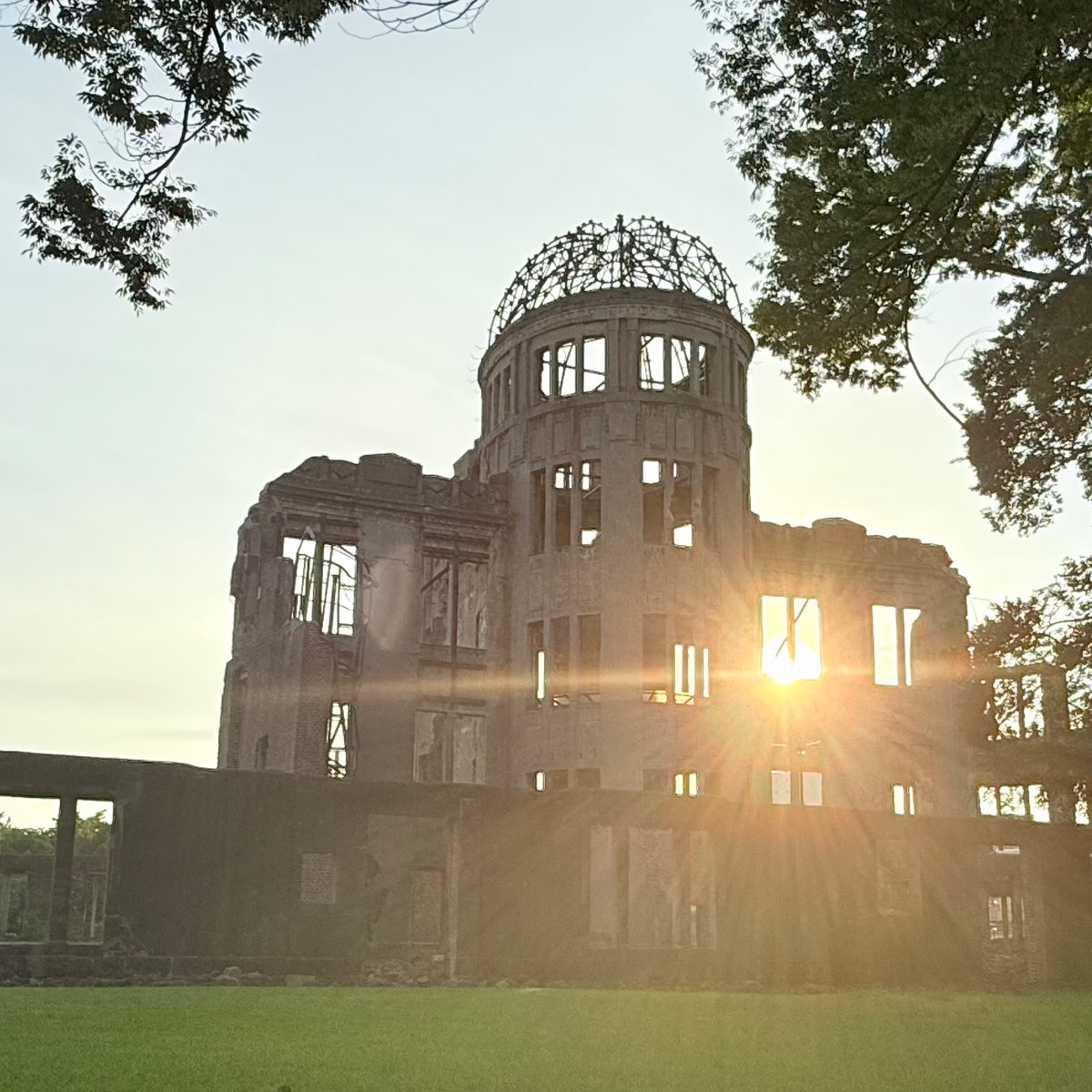 shuhamah's tweet image. 舞台 家政夫のミタゾノ「レ・ミゼラ風呂」広島公演2日間3公演とも1700席完売御礼本当に😭ありがとうございました!ミタゾノさんアクスタが開演前に売り切れるという熱いお出迎えもあり、2025年という年に広島に来ることができ感無量です。昨日今日と初めての広島を巡っております。