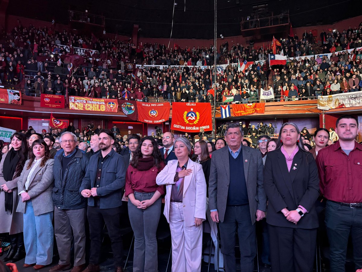 Tomas Hirsch (@tomashirsch) on Twitter photo Imágenes de esta mañana en el Teatro Caupolicán, donde desde Acción Humanista acompañamos a las y los compañeros del <a href="/PCdeChile/">Partido Comunista de Chile</a> en su 113 aniversario. Hoy nos une la gran tarea, junto a las fuerzas progresistas, de izquierda y humanistas que <a href="/jeannette_jara/">Jeannette Jara Román</a> sea Presidenta. Imágenes de esta mañana en el Teatro Caupolicán, donde desde Acción Humanista acompañamos a las y los compañeros del <a href="/PCdeChile/">Partido Comunista de Chile</a> en su 113 aniversario. Hoy nos une la gran tarea, junto a las fuerzas progresistas, de izquierda y humanistas que <a href="/jeannette_jara/">Jeannette Jara Román</a> sea Presidenta.
