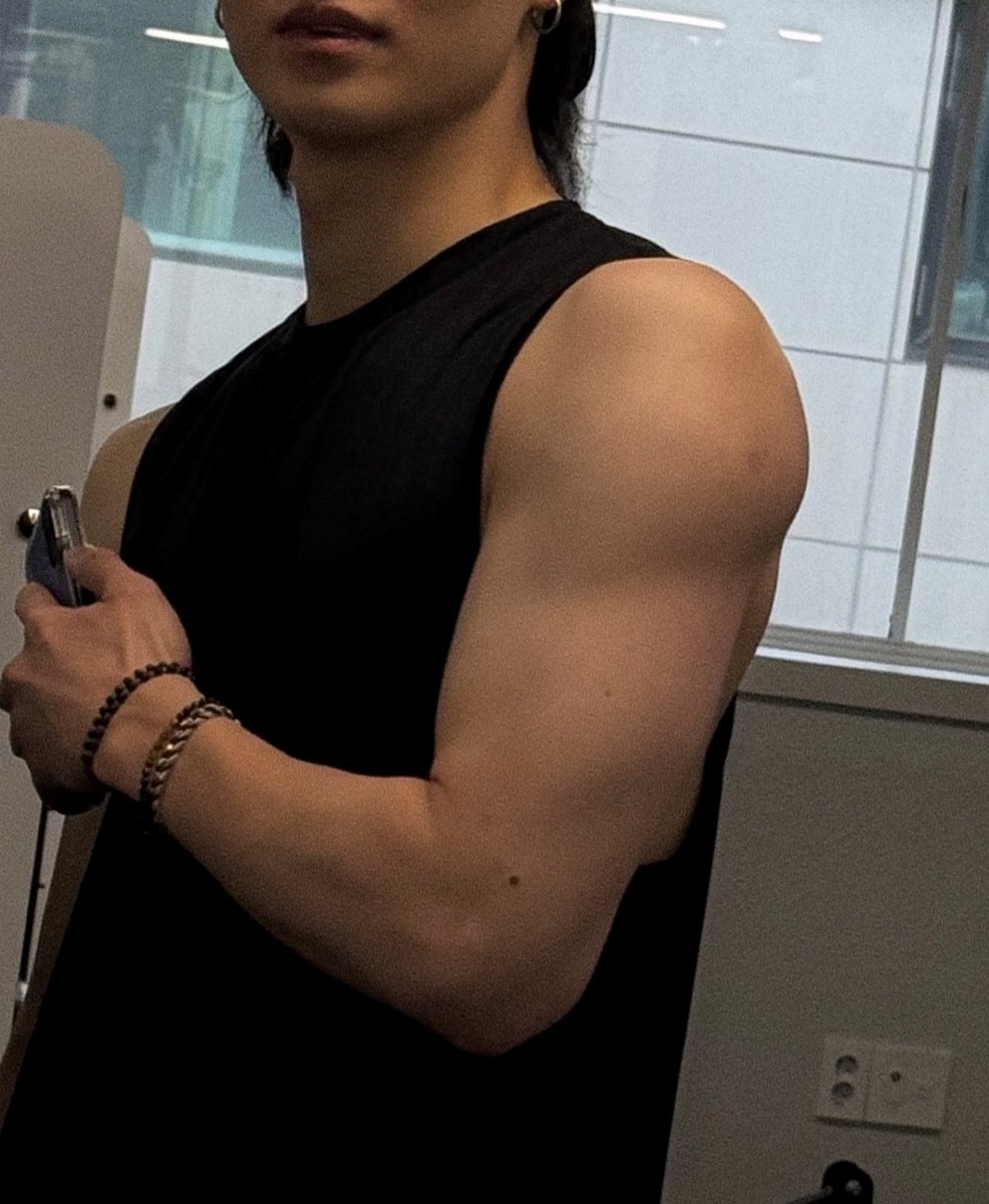 DEFBYJ's tweet image. Que el ibai me invite para agarrarme a wates a alguien.