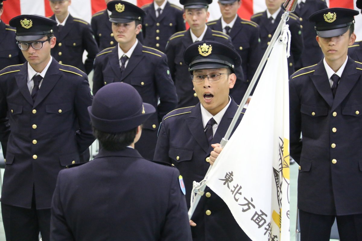 Gsdf_Camp_Iwate's tweet image. #岩手 #東北方面特科連隊教育隊 #区隊旗返還式
　東北方面特科連隊教育隊は、区隊旗返還式を行いました。
　入隊から約３カ月間、自衛官候補生を見守り、苦楽を共にしてきた仲間である区隊旗を、自衛官候補生から教育隊長へ返還しました。