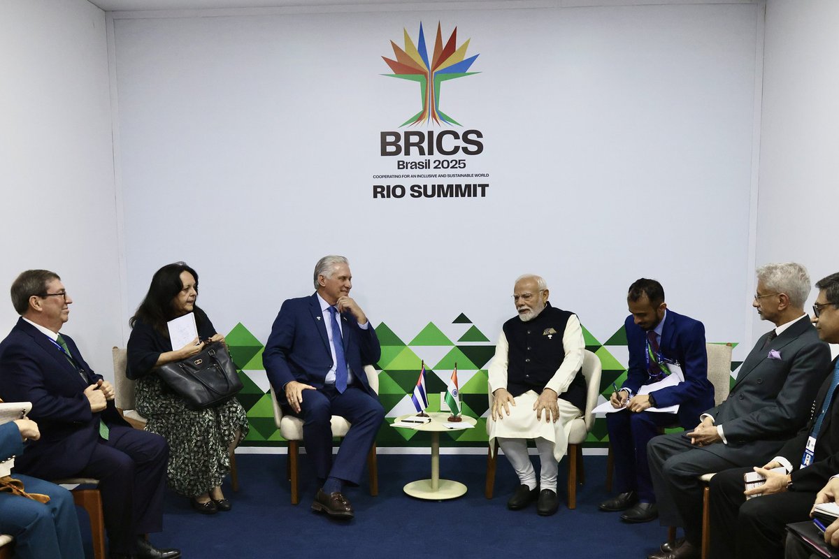 Bruno Rodríguez P (@brunorguezp) on Twitter photo En reunión con el Primer Ministro de #India, <a href="/narendramodi/">Narendra Modi</a>, Presidente <a href="/DiazCanelB/">Miguel Díaz-Canel Bermúdez</a> destacó las potencialidades existentes en ámbitos económico-comerciales y de cooperación, principalmente en áreas como la biotecnología, la energía, la agricultura, las comunicaciones y el turismo. En reunión con el Primer Ministro de #India, <a href="/narendramodi/">Narendra Modi</a>, Presidente <a href="/DiazCanelB/">Miguel Díaz-Canel Bermúdez</a> destacó las potencialidades existentes en ámbitos económico-comerciales y de cooperación, principalmente en áreas como la biotecnología, la energía, la agricultura, las comunicaciones y el turismo.