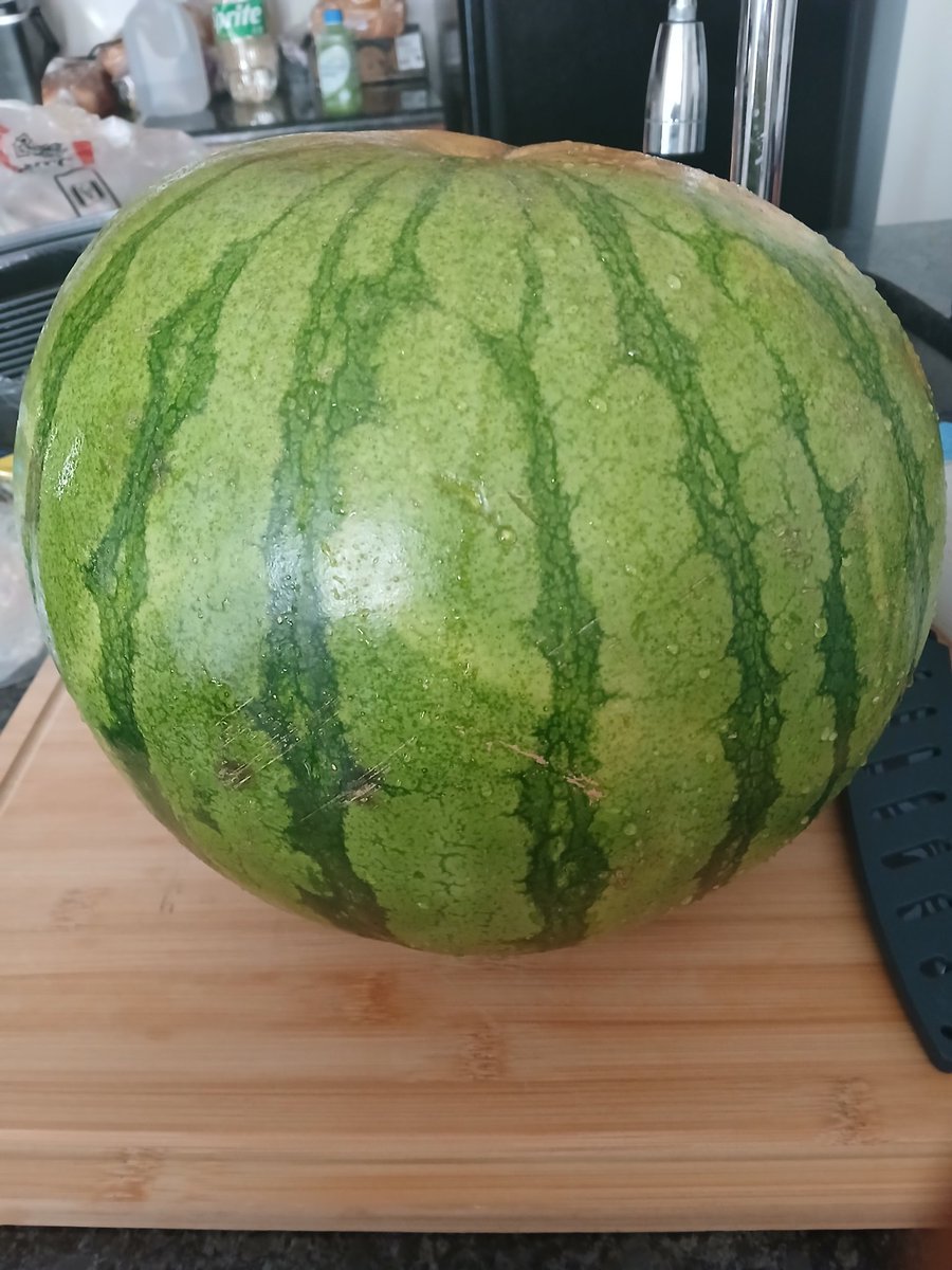 MMitchell4590's tweet image. I found my yellow watermelon and it's delicious. 😋This huge 🍉 made 9 big bowls. I'm so happy 😁