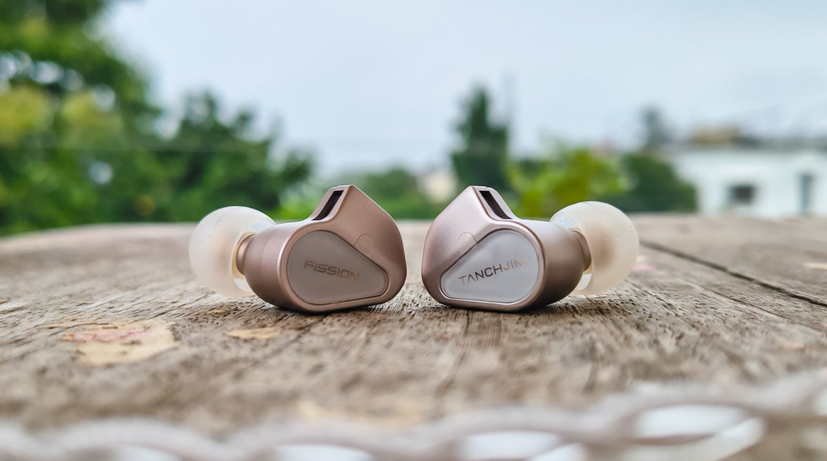 New IEMs, Reviews: Tanchjim Fission Review : Prioritizing Mid Range Details and Clarity by Suman Sourav Meher
theheadphonelist.com/tanchjim-fissi…
