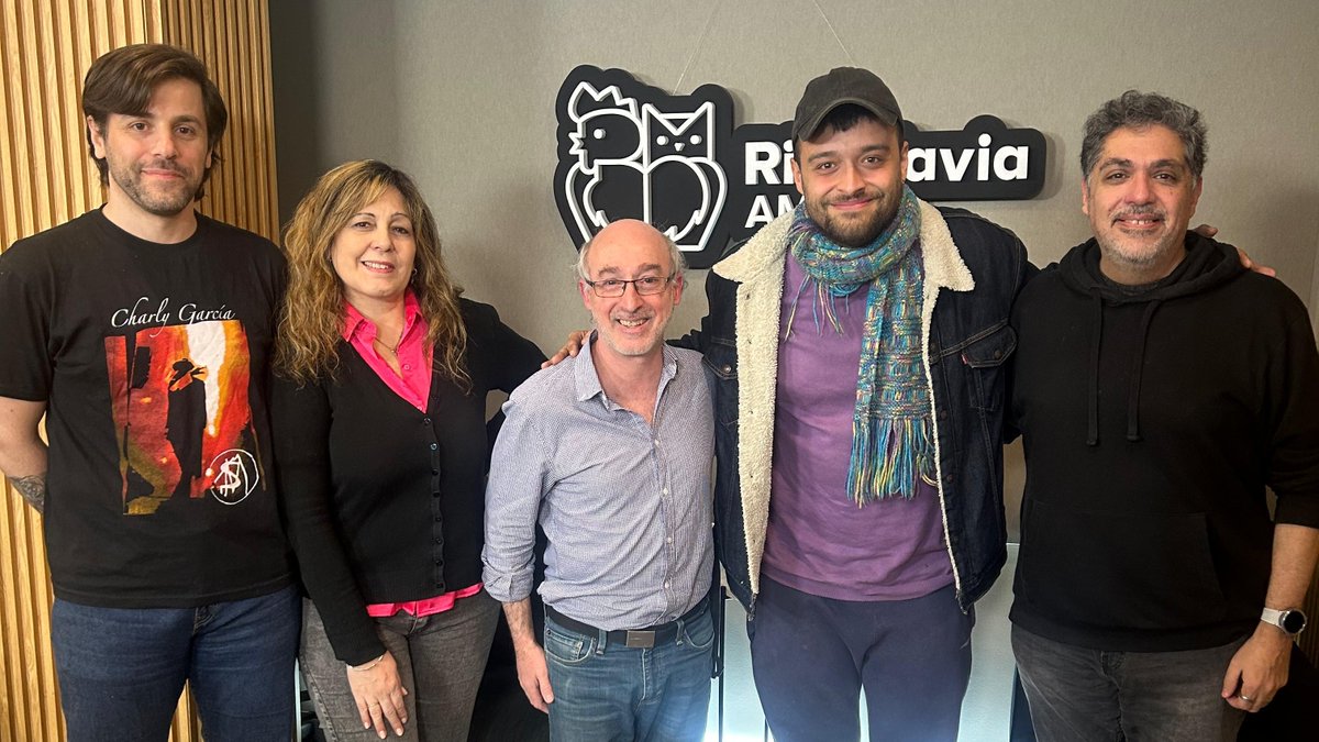 Radio Rivadavia (@rivadavia630) on Twitter photo #AhoraEnRivadavia | Dialogamos con Alan Sutton, escritor, compositor y cantante, en piso con <a href="/alejandroalfie/">Alejandro Alfie</a> y equipo en #ContactoDigital
👂🏻Escuchalo en:
🎙#AM630
💻Web: rivadavia.com.ar
📱APP Radio Rivadavia #AhoraEnRivadavia | Dialogamos con Alan Sutton, escritor, compositor y cantante, en piso con <a href="/alejandroalfie/">Alejandro Alfie</a> y equipo en #ContactoDigital
👂🏻Escuchalo en:
🎙#AM630
💻Web: rivadavia.com.ar
📱APP Radio Rivadavia