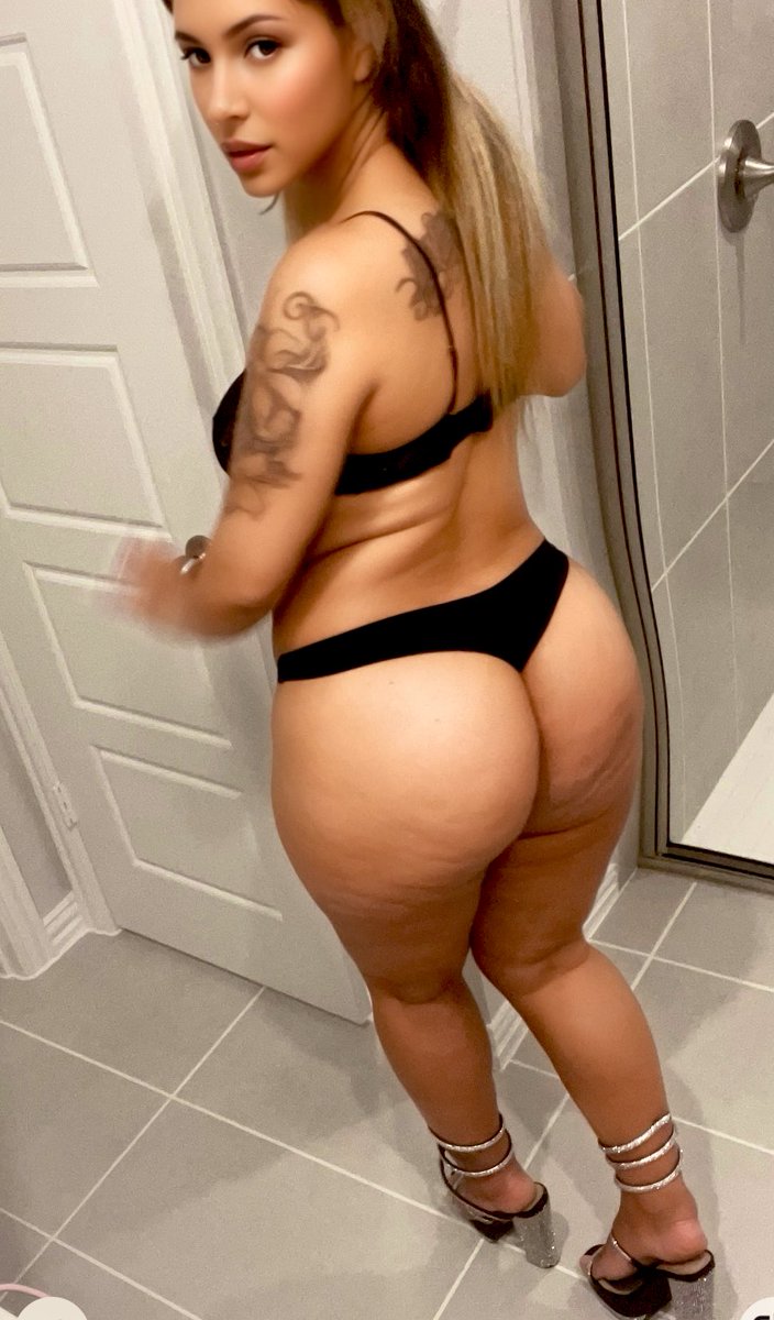 heartsjayded's tweet photo. How many of you like my booty the way it is ? Should I lose it or grow it ?  Am I fat or phat? https://t.co/mjX9y7hH9L
