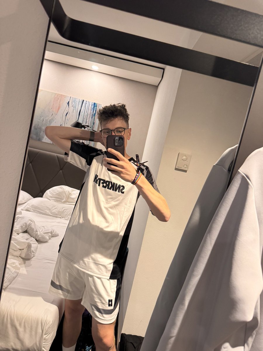Philipp Haufe (@phaufe) on Twitter photo Horny Boy geht jetzt schlafen damit <a href="/gloria_gossip/">Gloria Gossip</a> endlich ihre Ruhe hat 😈😈🥵🥵 … Schaafenstraße ist einfach zu Horny für mich 🙈 Horny Boy geht jetzt schlafen damit <a href="/gloria_gossip/">Gloria Gossip</a> endlich ihre Ruhe hat 😈😈🥵🥵 … Schaafenstraße ist einfach zu Horny für mich 🙈