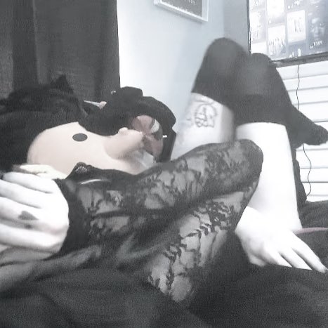 crypt1clull4by's tweet photo. moonlights not the only thing creeping thru ur window tonight https://t.co/J0lKO9ef1t