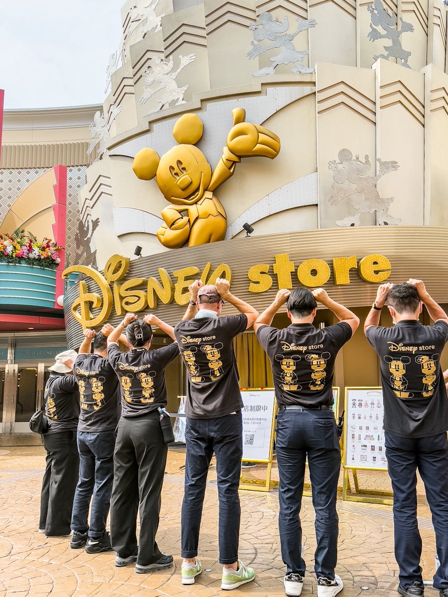 2000年7月7日にオープンした
ディズニーストア 東京ディズニーリゾート店
本日2025年7月7日で25周年！
おめでとうございます☆
mezzomiki.jp/post-313331/