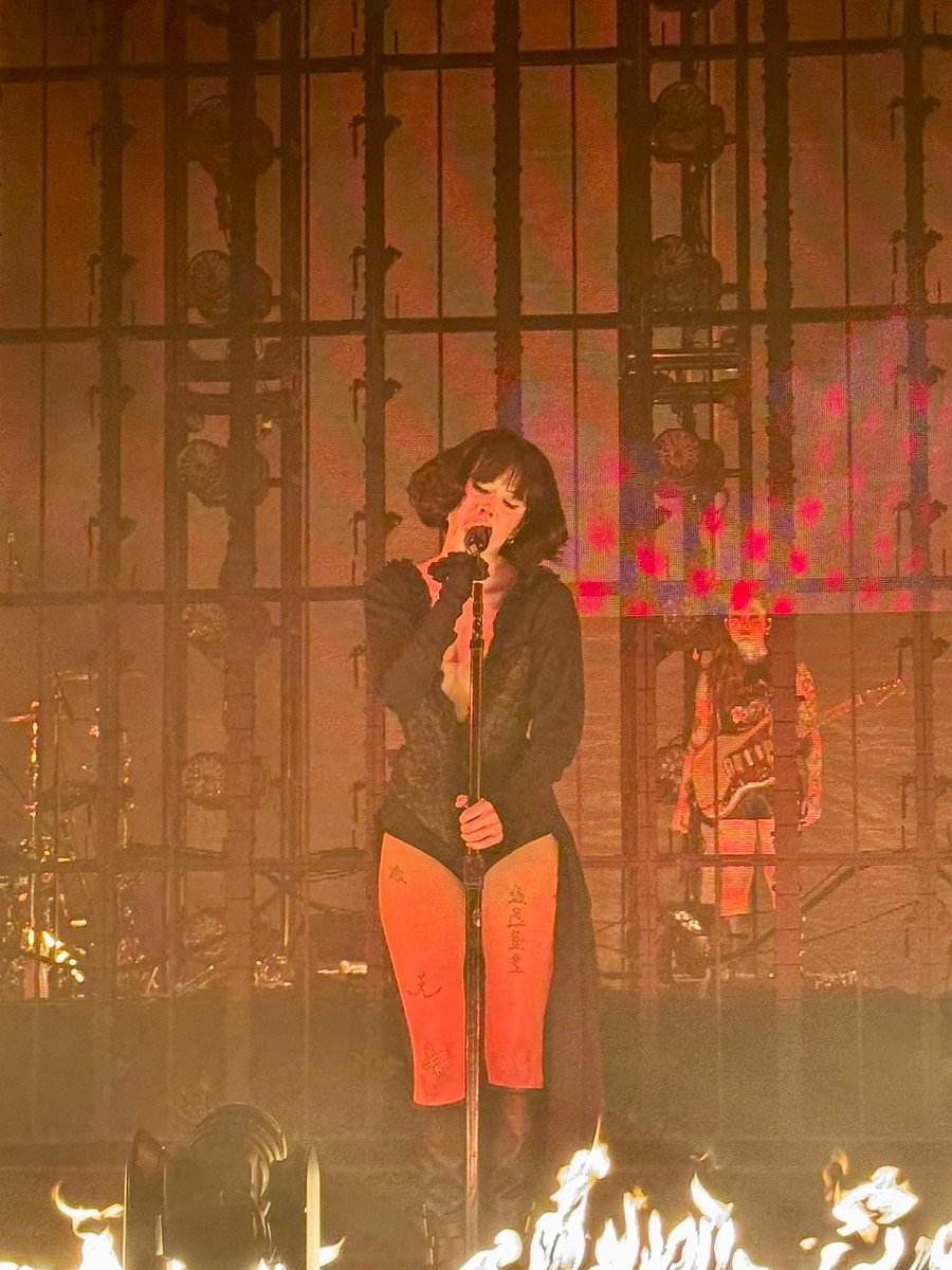 jennadill929's tweet photo. a couple more pics from #fmlt that u havent seen bc i took them:
(Yes thatโs the only pic I got during Strangers w Lauren but my jaw was on the floor for the whole performance)
#halsey #ForMyLastTrickTour #ForMyLastTrick https://t.co/XcQx3ApUEO