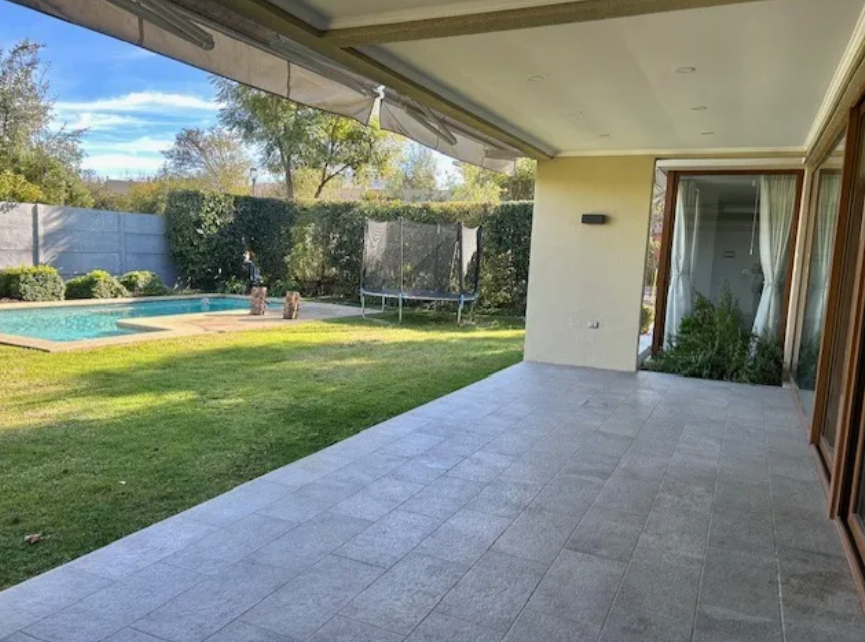 romychristo's tweet photo. Moderna Casa Mediterránea en Consolidado Condominio de Piedra Roja
Código: 2954917126
Precio: $2.500.000
4D|4B
240|600 m²
👤Carmen Herrera
🌐@dyechicureo
📧 cherrera@dyepropiedades.cl
📱 +569 9411 0050
Datos aproximados y de carácter informativo
#DyePropiedades #RealEstate https://t.co/8q07IYqIKk