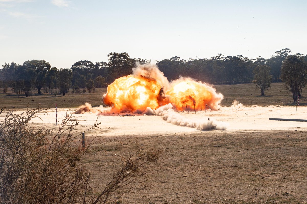 AustralianArmy's tweet image. Prep, prep, prep, boom ๐ฅ๐ฅ๐ฅ
#AusArmy combat engineers from 22nd Engineer Regiment pack explosives into a simulated drain & blow it sky high, as part of demo training at Packapunyal.
๐ธ PTE Sera Mar