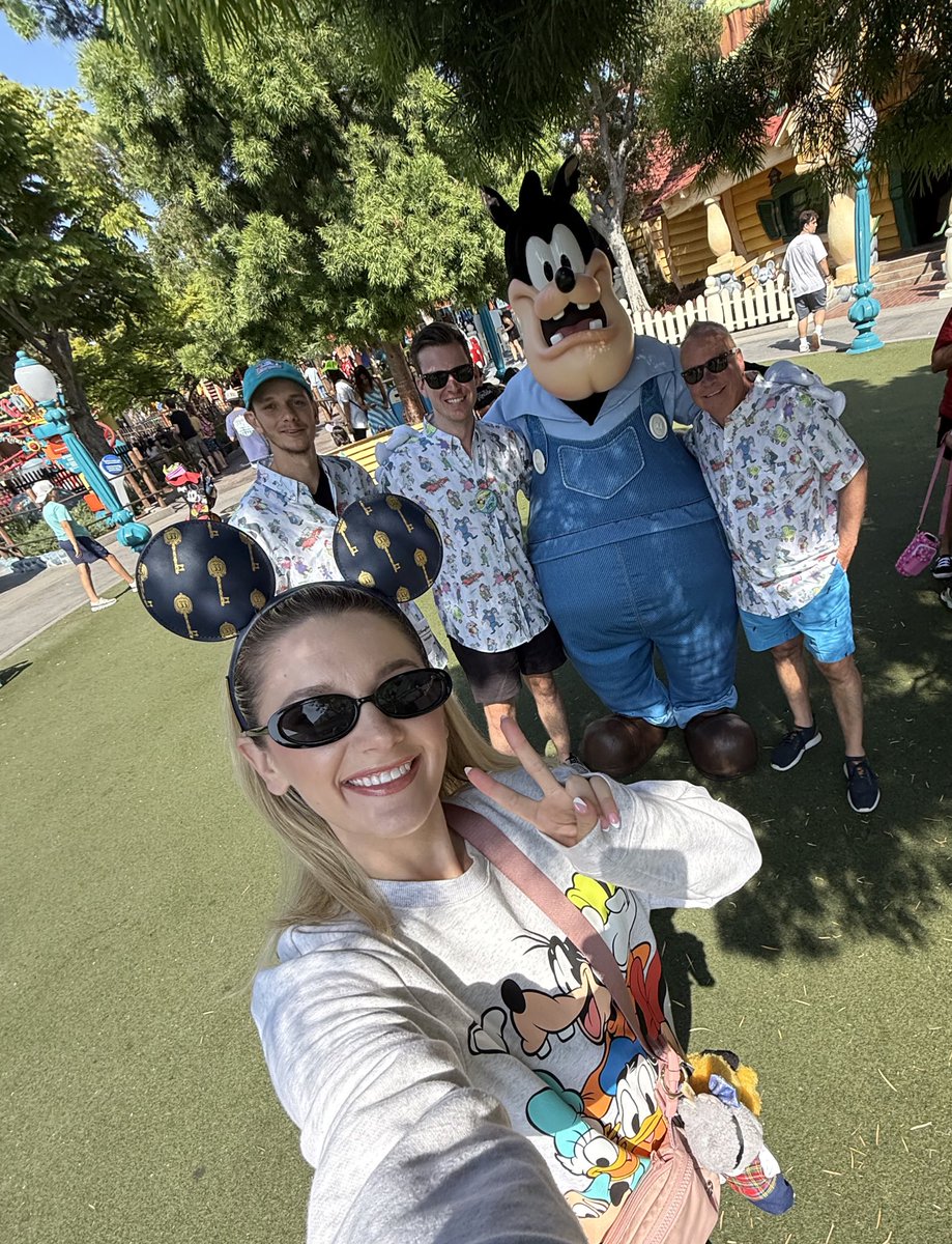 stonecypher_'s tweet image. Wishing we were back at Disneyland! ✨ A few more photos from our amazing trip!