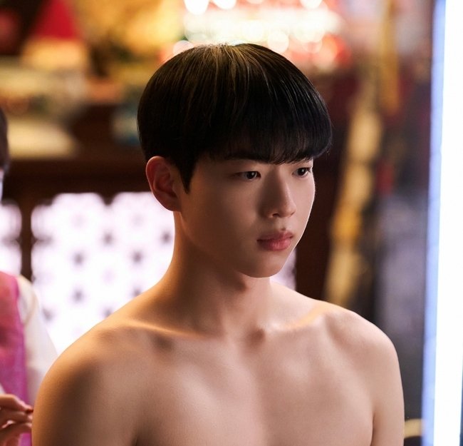 shiyuelatte's tweet image. since human amulet seonga no longer worked for gyeonu,

JIHO WILL BE THE NEXT HUMAN AMULET😭😭😭😭😭😭😭

#HeadOverHeels #HeadOverHeelsEp5