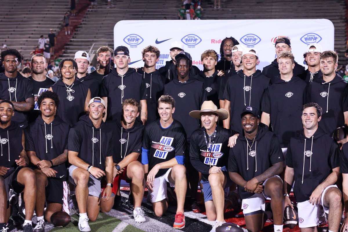 mgronowski11's tweet image. Another great year at the Manning Passing Academy! #Year2