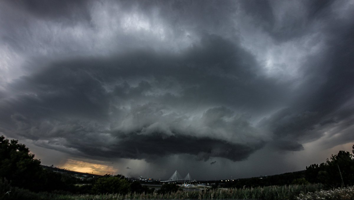 Fisheye of the supercell in Detroit windsor 7 pm july 6
#onwx
#onstorm 
#ShareYourWeather 
<a href="/StormhunterTWN/">Mark Robinson</a> 
<a href="/accuweather/">AccuWeather</a> 
<a href="/CTVWindsor/">CTV Windsor</a> 
<a href="/windsoriteDOTca/">windsoriteDOTca News</a> 
<a href="/TheWindsorStar/">The Windsor Star</a> 
<a href="/HowesNathan/">Nathan Howes TWN</a> 
<a href="/laurenonline/">Lauren O’Neil</a> 
<a href="/CAlexMasse/">Alex Masse</a>
<a href="/tempesthunterph/">Tempest Hunter 🌪</a> 
<a href="/IWeatherON/">Instant Weather Ontario ⛈️</a>