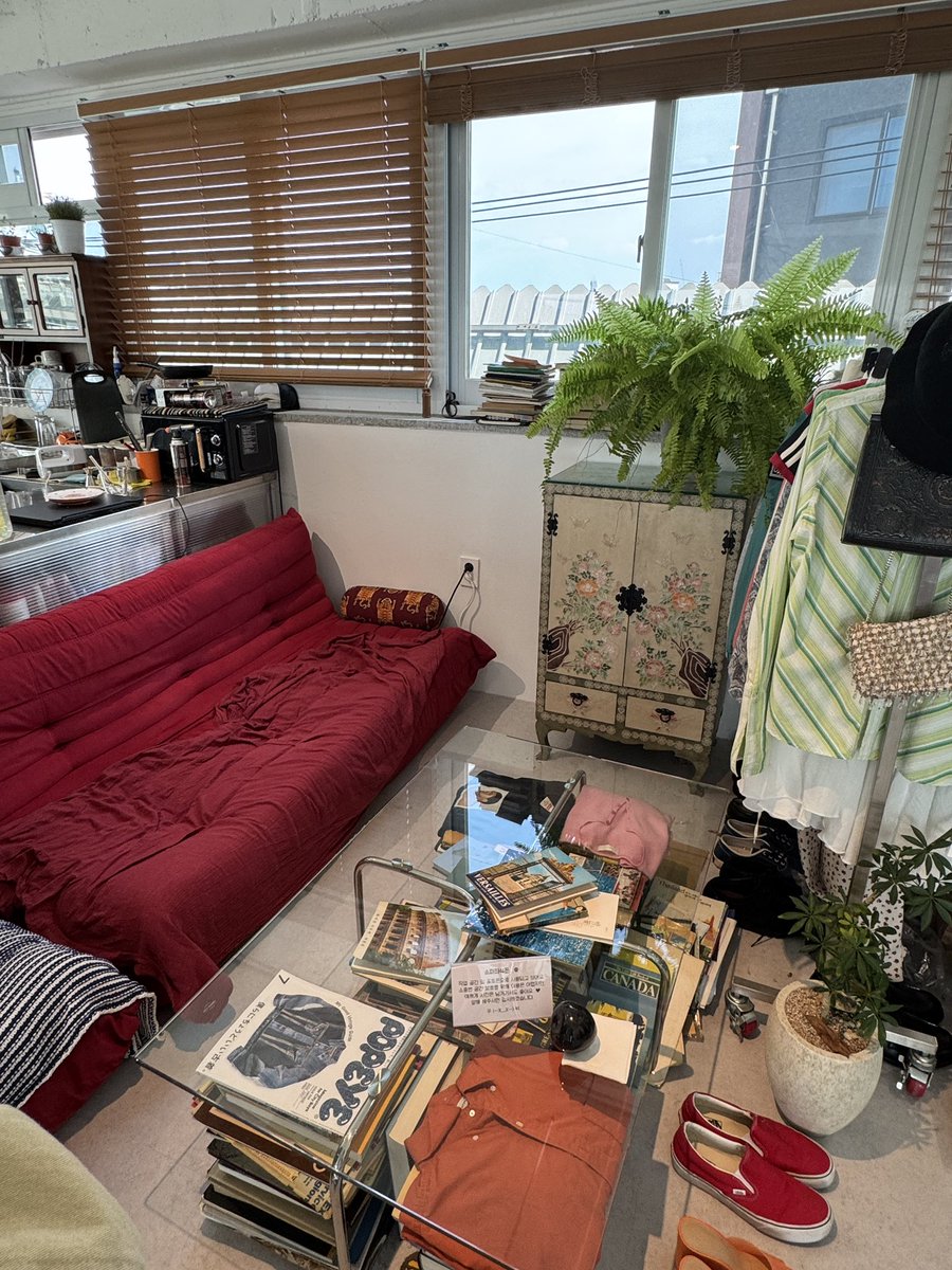 확실히 깨달음 대전은 유잼도시다
대전이 노잼도시 들은 이유는 거기 사는 사람들이 저마다의 재미를 아주 조용히 즐기고 있었기 때문이다 …