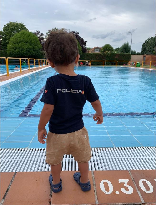 Los #ahogamientos ocurren en cuestión de segundos

NO pierdas de vista a los #niños 🧒👧en playas, piscinas o ríos 🛟🏖️

Y recuerda la regla de 1⃣0⃣/2⃣0⃣

👉Mira el agua cada 10 segundos
👉Comprueba estar a una distancia que puedas recorrer en 20 segundos

#prevención