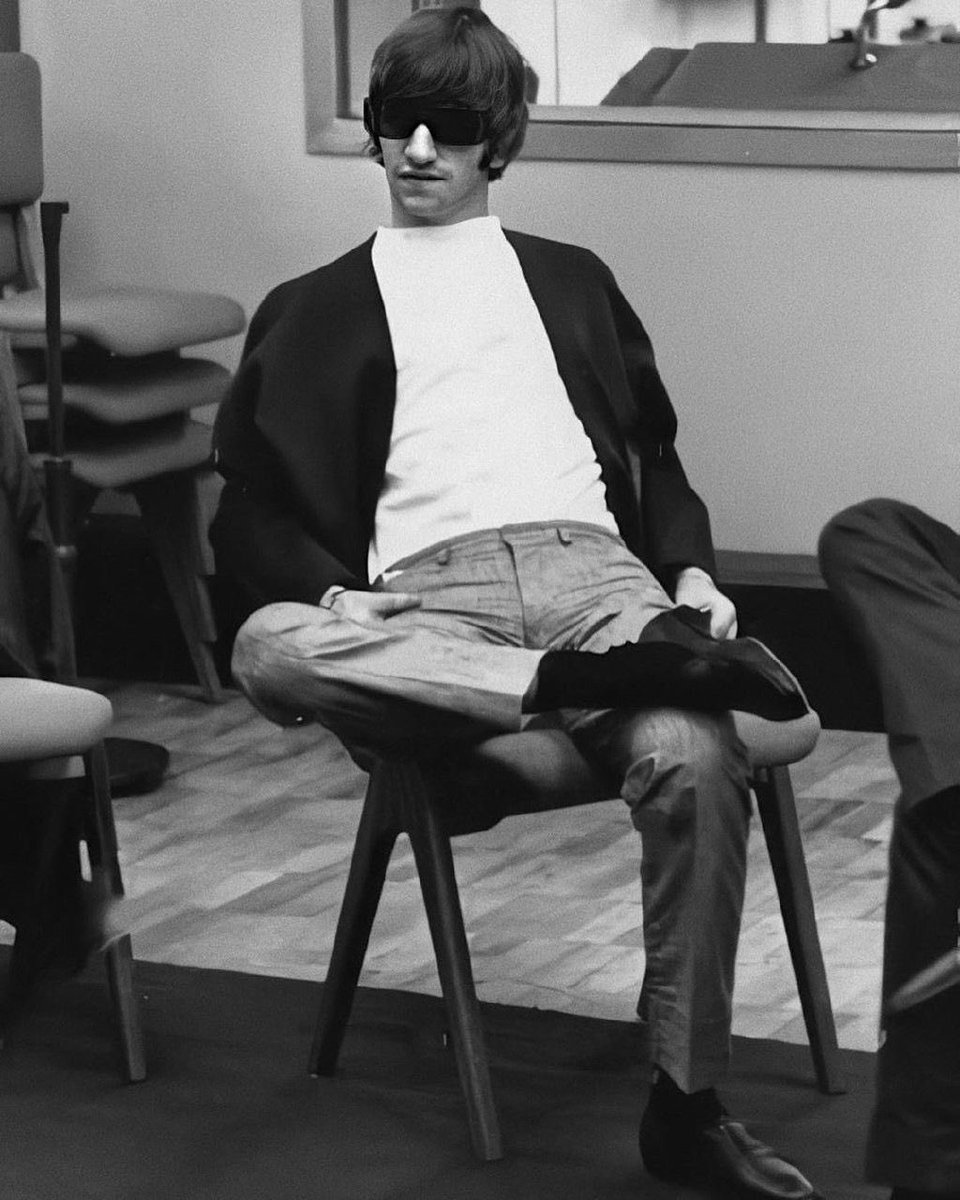 BooksBeatles's tweet image. Happy 85th birthday to the mighty Ringo Starr!
‘I had no schooling before I joined The Beatles and no schooling after The Beatles. Life is a great education.’