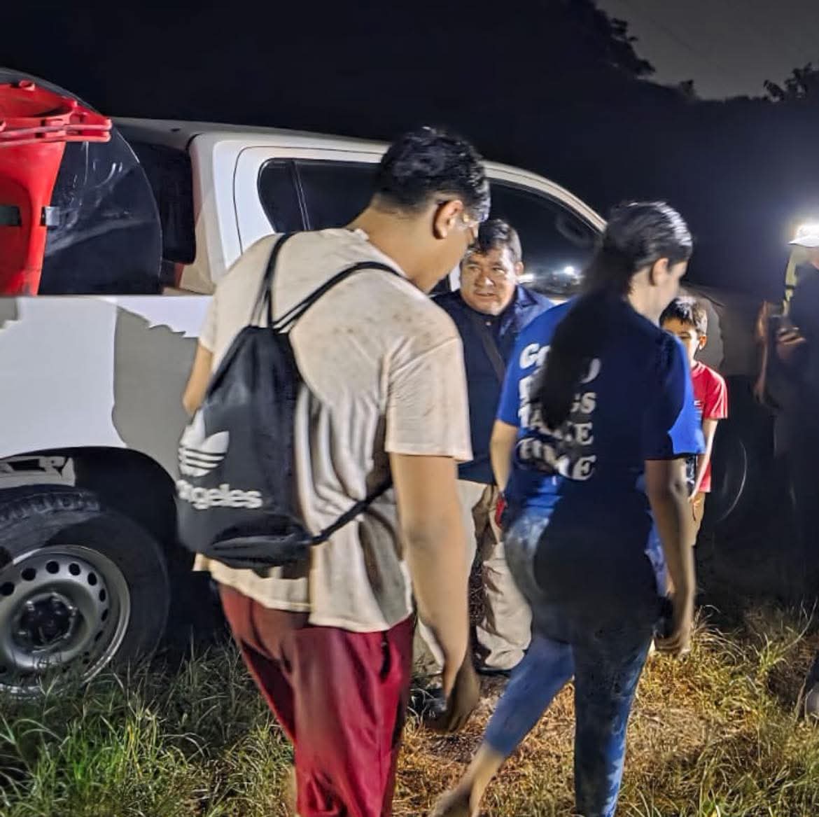 #BasedeDatos #Rescate ➡️ ASÍ concluyó la busqueda, ubicación y rescate esta noche en esta excursión donde 4 personas batallaron para bajar de la sierra en #CdVictoria 

Protección Civil Victoria INFORMA:

Esta noche atendimos el reporte sobre unas luces en la sierra de la Col.