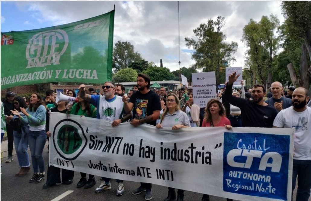 Motor Económico (@motoreco_ok) on Twitter photo Inminente achique del INTA, INTI y otros entes/El decreto de reducción de org. públicos del agro y la industria
(Por <a href="/DellatorreRaul/">Rulo Dellatorre</a>) El plan de Sturzenegger de destrucción de políticas públicas: sectores prod. perderán el respaldo de entes estratégicos.
motoreconomico.com.ar/inminente-achi… Inminente achique del INTA, INTI y otros entes/El decreto de reducción de org. públicos del agro y la industria
(Por <a href="/DellatorreRaul/">Rulo Dellatorre</a>) El plan de Sturzenegger de destrucción de políticas públicas: sectores prod. perderán el respaldo de entes estratégicos.
motoreconomico.com.ar/inminente-achi…