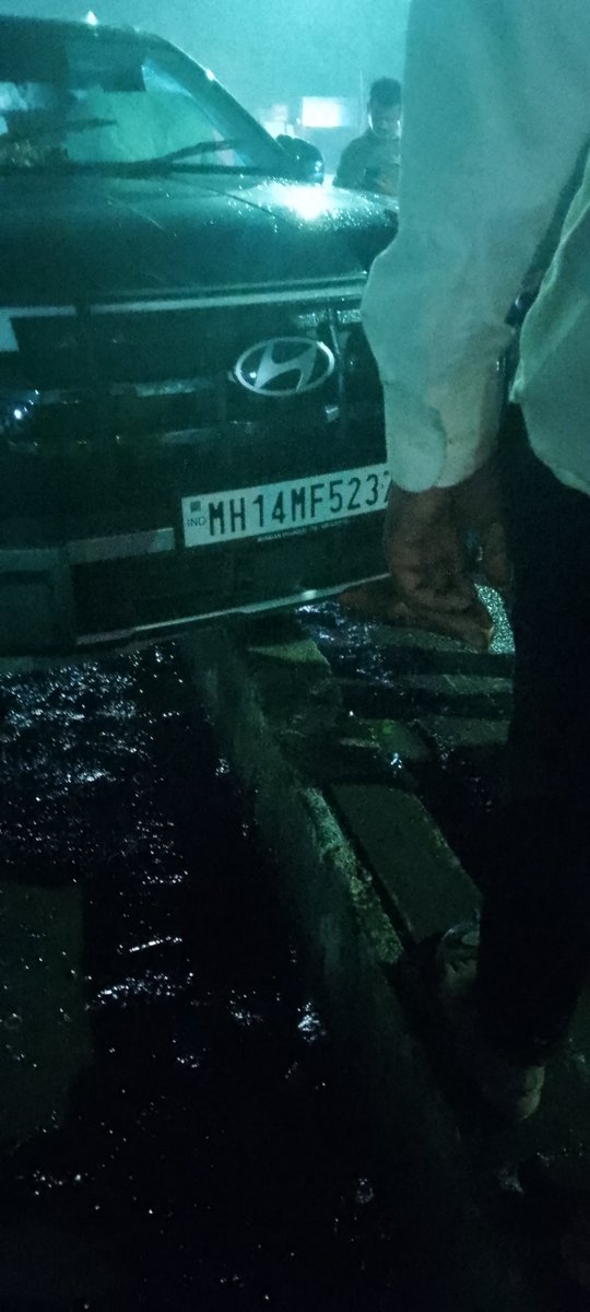 Absense of Warning Sign has led to 2 Accidents in 2 days. 1 Cars Airbags were deployed. 
Make Necessary Changes to avoid accidents
Do agree Drivers overspeed &amp; Negligence as well.
Location-Opposite of Dew Drops Gate Vishrantwadi.
<a href="/PMCPune/">PMC Care</a> <a href="/PuneCityTraffic/">पुणे शहर वाहतूक पोलीस</a> <a href="/PuneCityPolice/">पुणे शहर पोलीस</a>