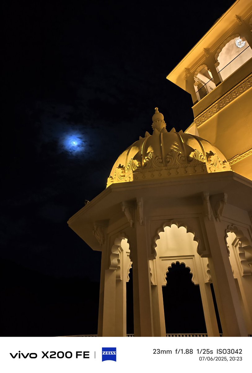 AJ__abhinav's tweet photo. Vivo X200FE Low Light Camera Samples 📸📸....

#vivoindia #vivox200fe #vivoXfairmontudaipurpalace @Vivo_India #myudaipurvibes https://t.co/pj4ezu0BWT