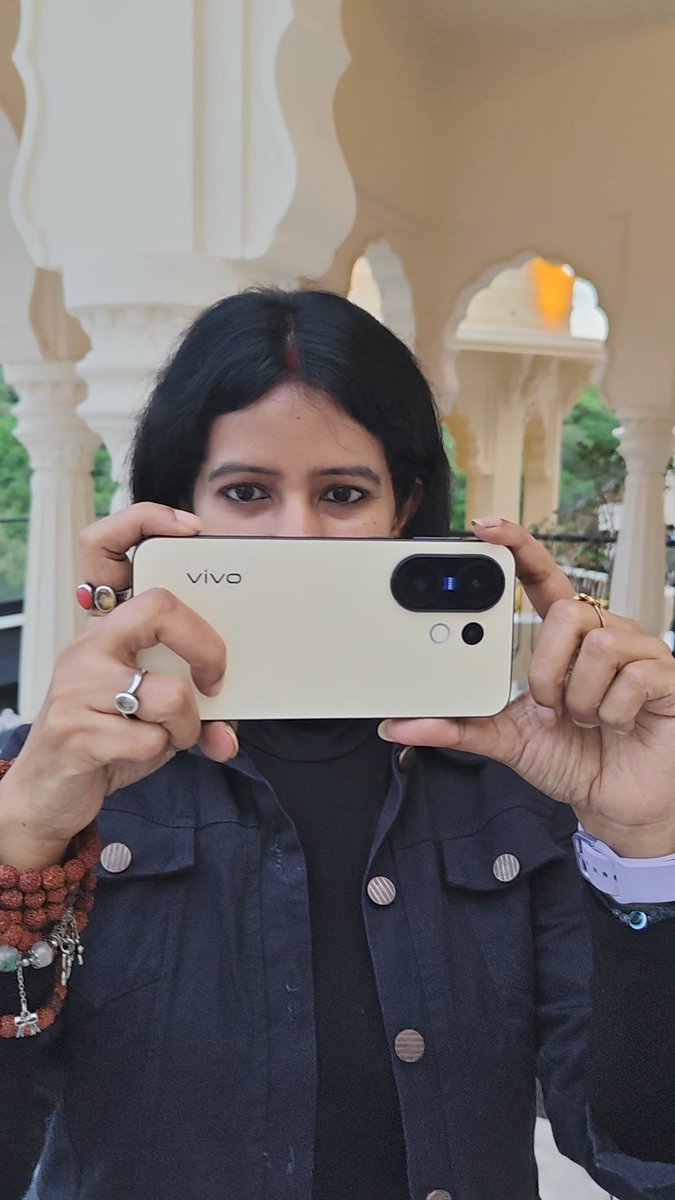 TechChennai's tweet photo. Say hello to style and power — in a compact form!
Here’s your first look at the all-new vivo X200 FE - Amber Yellow color 
@Vivo_India
 #vivoIndia #MyCityVibes #MyUdaipurVibes #vivoX200FE https://t.co/w6dB0WWfzQ