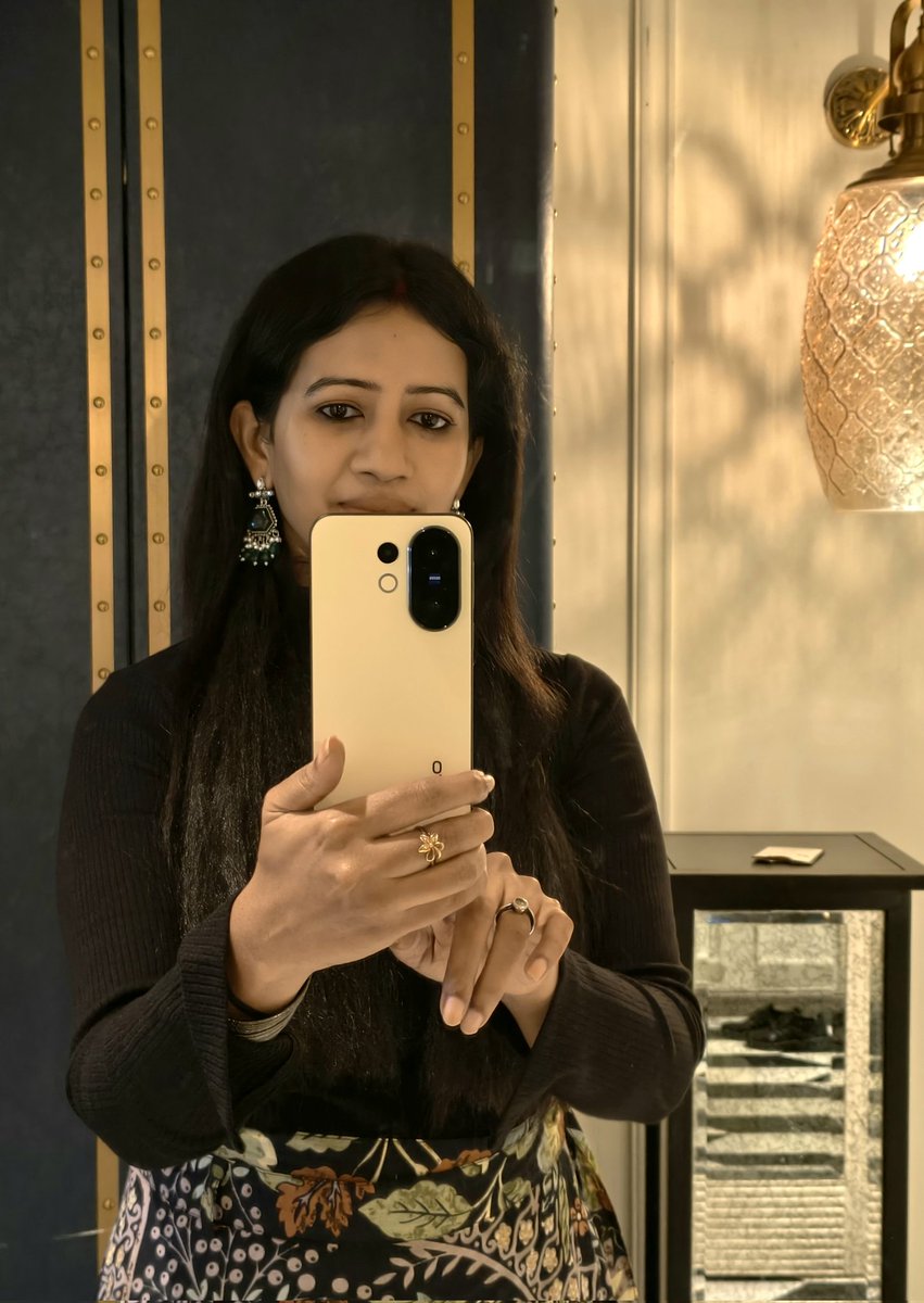 TechChennai's tweet photo. Say hello to style and power — in a compact form!
Here’s your first look at the all-new vivo X200 FE - Amber Yellow color 
@Vivo_India
 #vivoIndia #MyCityVibes #MyUdaipurVibes #vivoX200FE https://t.co/w6dB0WWfzQ