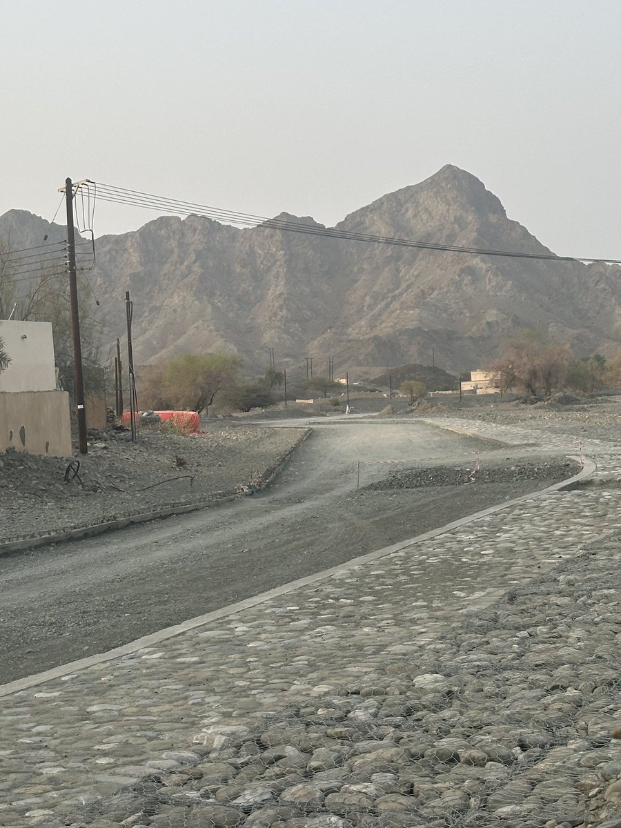 alesaii088's tweet photo. @governorofficeD 
@moi_dhr 
@mtcitoman 
@dhmunicipalcou 
@Oman_GC 
@said_alsudiri 
@ams111193 
@YANQULNews 
تحية طيبة …. وبعد 
ونتسائل عن عدم الانتهاء من مشاريع رصف الطرق في القرى التابعة لشمال ولاية ينقل 
طريق وادي الحريم الذي يدخل عامه الثالث وهو بطول لا يتعدى 2km 
يتبع… https://t.co/90GDUnCYkm