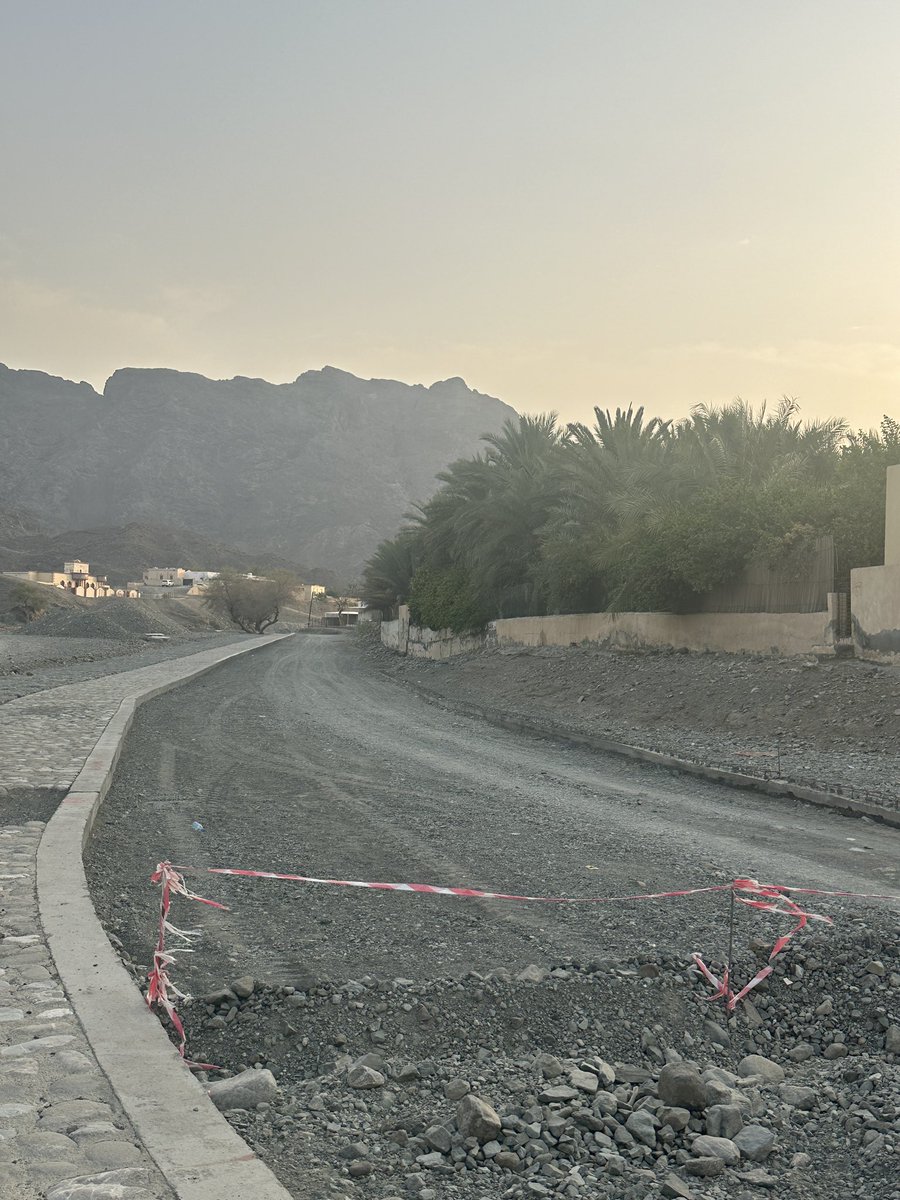 alesaii088's tweet photo. @governorofficeD 
@moi_dhr 
@mtcitoman 
@dhmunicipalcou 
@Oman_GC 
@said_alsudiri 
@ams111193 
@YANQULNews 
تحية طيبة …. وبعد 
ونتسائل عن عدم الانتهاء من مشاريع رصف الطرق في القرى التابعة لشمال ولاية ينقل 
طريق وادي الحريم الذي يدخل عامه الثالث وهو بطول لا يتعدى 2km 
يتبع… https://t.co/90GDUnCYkm