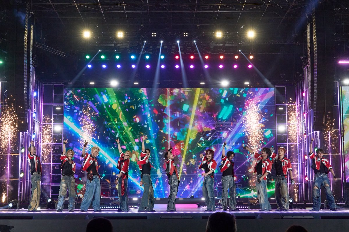 oricon's tweet photo. INI、2年連続で
『Show！音楽中心 in JAPAN』出演❗️

力強い圧巻のパフォーマンスで
埼玉ベルーナドームの熱気がさらにUP🔥

「DOMINANCE」韓国語バージョン初披露

✍🏻ライブレポ
https://t.co/hoBNd00b4I

#INI @official__INI https://t.co/2HUjrP1iiQ