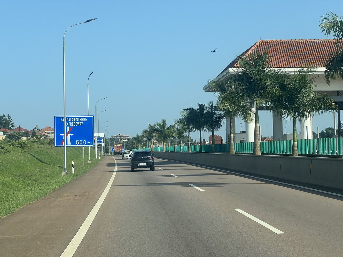 KEE_UG's tweet image. New week, fresh start. let’s keep it safe, stay alert and look out for one another while on the road. #RoadSafety