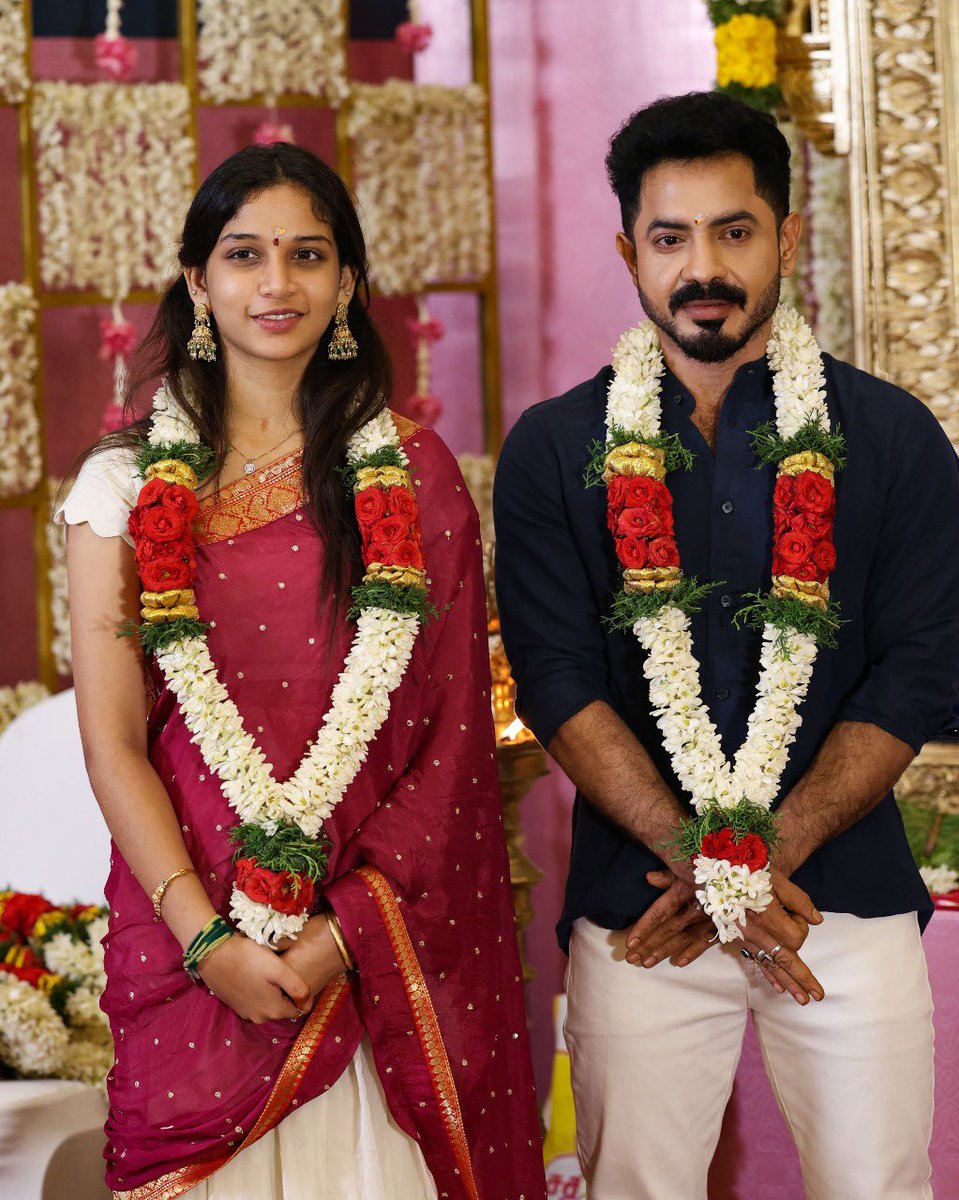 Chrissuccess's tweet photo. KJR’s Second film as Hero kicks off.
Heroine - Sridevi Apalla (#CourtStateVsNobody)
Proruced by ‘Mini Studios’ Vinodh Kumar. https://t.co/vLPyGxXZ5j