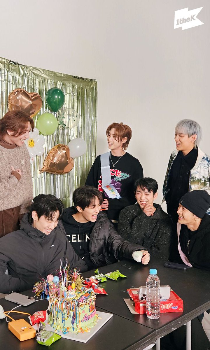 มีคนโดนตกจาก OUS

🍑 : หวังว่าทุกคนที่เข้าด้อมมาใหม่จะได้ สัมผัสกับช่วงเวลาแห่งการเติบโตของผม จากผลงานต่างๆในช่วงที่ผ่านมา ถ้าใครยังไม่รู้จัก GOT7 ผมอยากให้ทุกคนได้รู้ว่า GOT7 ทุกคนตั้งใจใช้ชีวิตกันมามากจริงๆ และอยากให้คนที่มาตามผมจากซีรีส์ ลองฟังเพลงของ GOT7 กันด้วยนะครับ

🥹💚