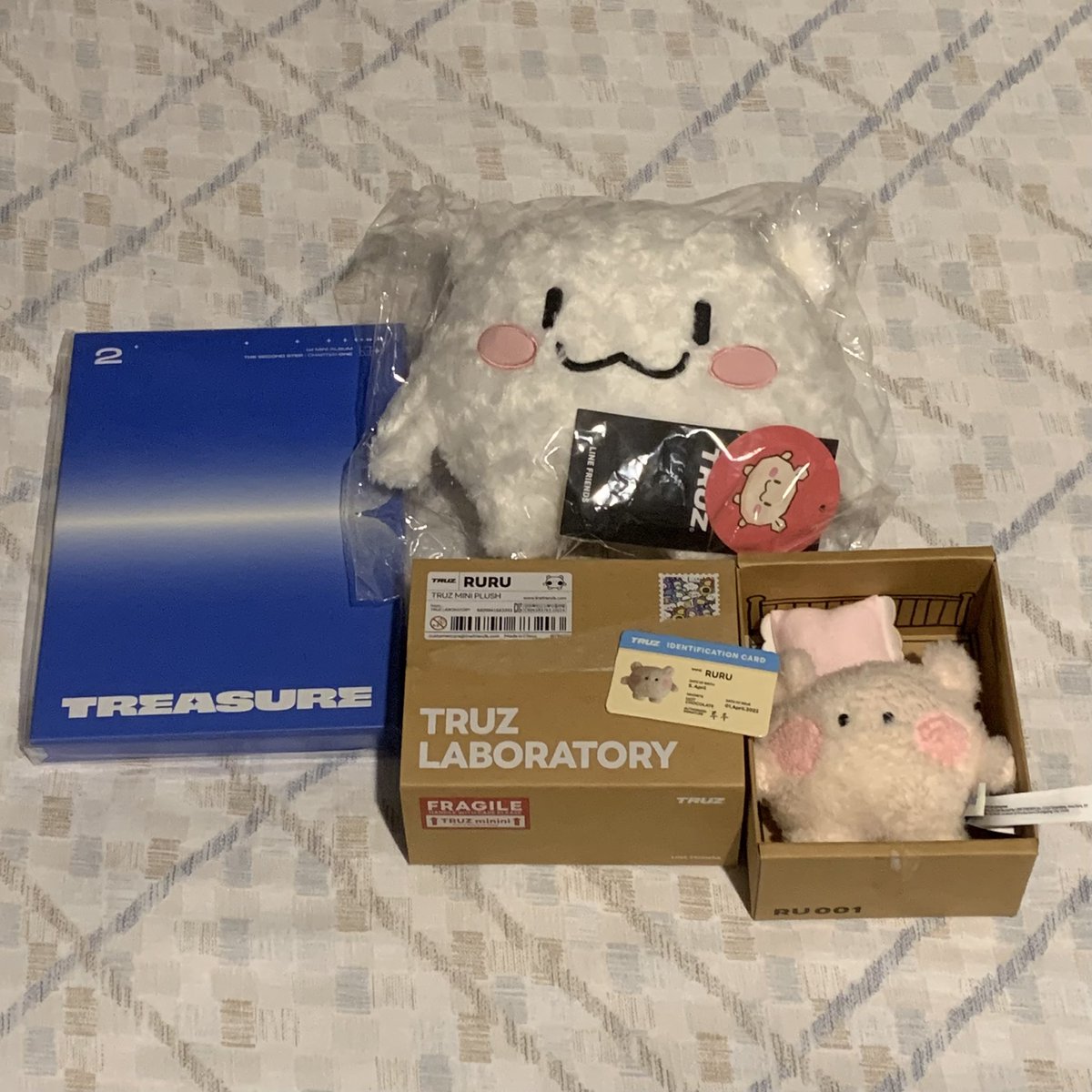 Chanpootie's tweet photo. WTS ALBUM &amp; PRINTILAN KPOP (SEVENTEEN, BTS, TREASURE, AB6IX)

Bisa shopee / manual
Packing pc +2k
Packing album &amp; lighstick +5k
📍Dom Denpasar Bali / INA 
Lagi BU dan urgent karena harus bantu biaya rs 😔🙏 

⚠️BANTU RT⚠️
#zonauang #wtsseventeen #wtsbts #wtstreasure https://t.co/bqpX8zZWQp