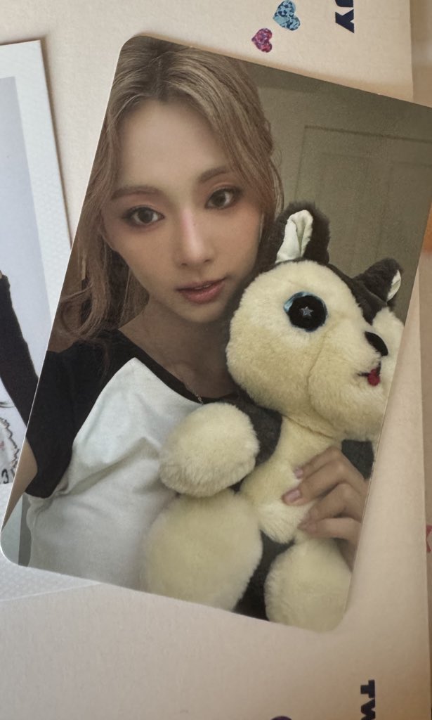 _dahyun____'s tweet photo. @a1kaaaaaaaa 検索より失礼いたします！
こちらのツウィちゃんのトレカを所持しているのですが、同種のダヒョンちゃん（2枚目）のトレカありますかでしょうか？
ご検討よろしくお願いいたします🙇🏻‍♀️ https://t.co/YW1qm8D6tH