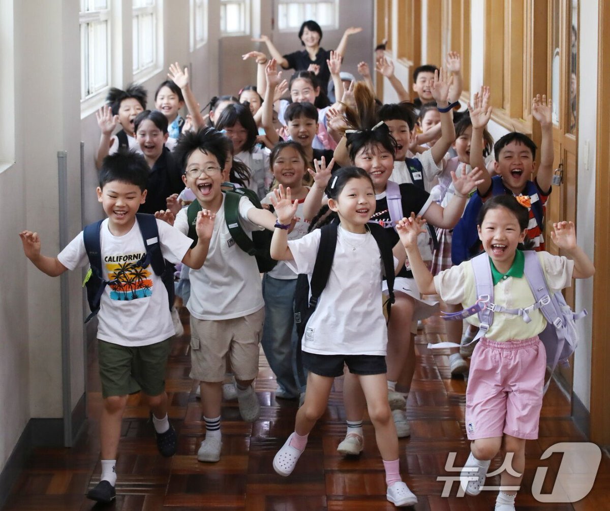 오늘자 여름방학을 맞은 초등학교 학생들