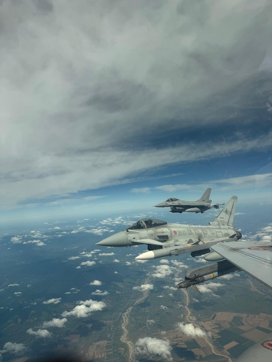 NATO_AIRCOM's tweet image. The 🇮🇹 & 🇷🇴 Air Force enhance interoperability & combat readiness during complex tactical missions in 🇷🇴
The 🇮🇹 are deployed on NATO's Air Policing mission, demonstrating the shared commitment to deterrence and defence & the security of NATO airspace