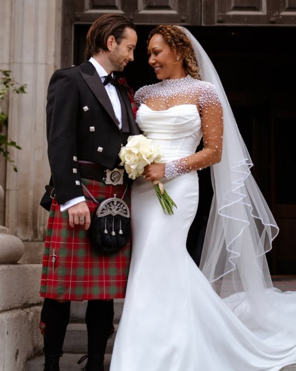 sodramaticpod's tweet photo. Spice Girls ICON Mel B has married her bae, Rory McPhee, after six years together! 😍

The pair tied the knot on July 5 at The Crypt of St. Paul’s Cathedral in London, England, and can we take a moment for the dress?! 👏

#MelB #SpiceGirls #SoDramatic https://t.co/TQkI8h4bQl