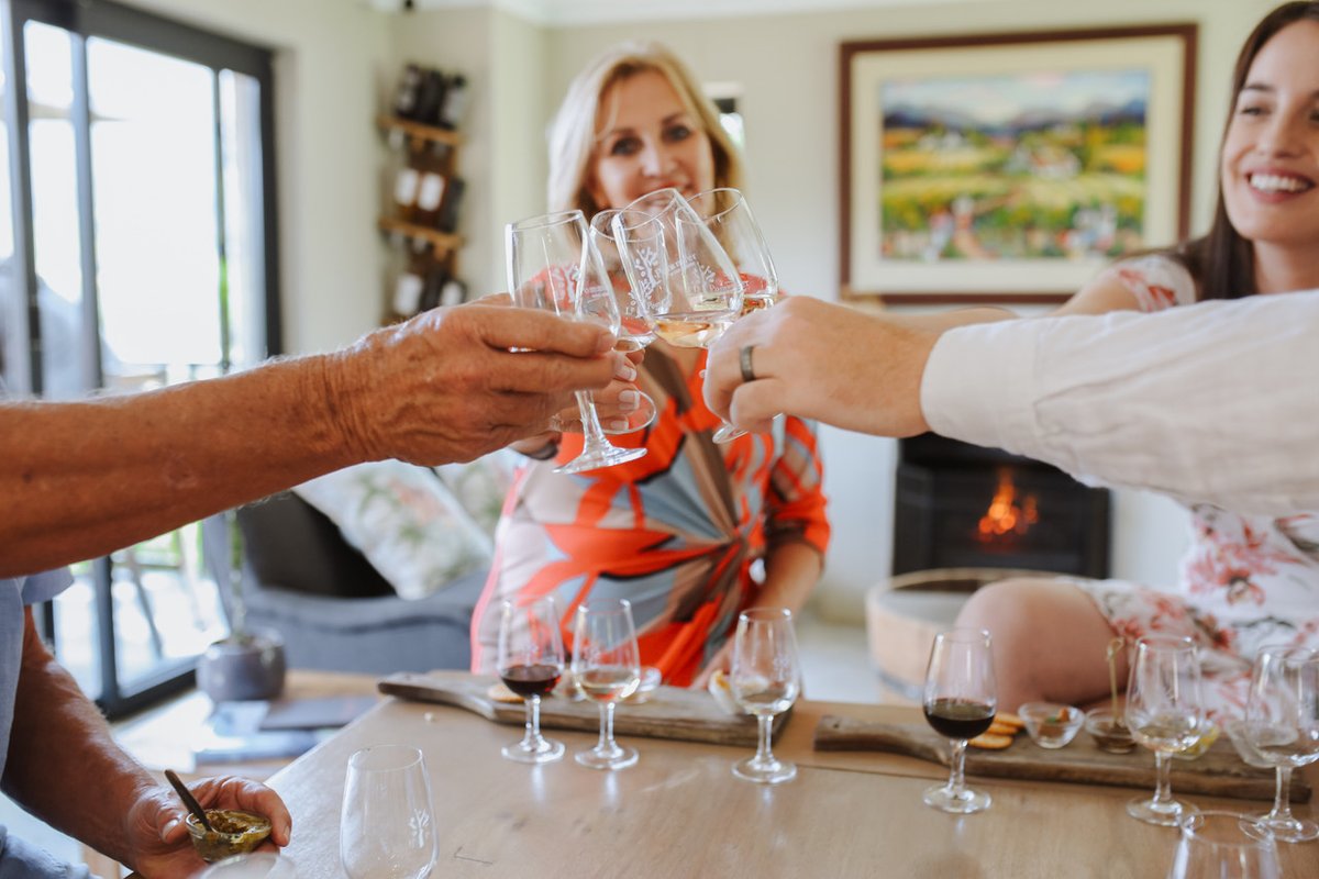 Join us for a wine tasting of 4 or 6 of our wines, or book your food &amp; wine pairing today on Dineplan. dineplan.com/restaurants/le…