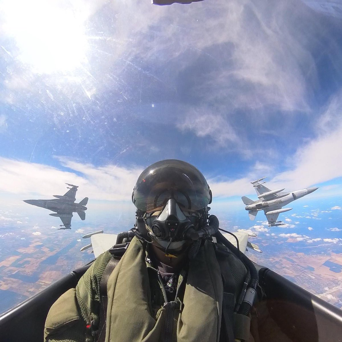 NATO_AIRCOM's tweet image. The 🇮🇹 & 🇷🇴 Air Force enhance interoperability & combat readiness during complex tactical missions in 🇷🇴
The 🇮🇹 are deployed on NATO's Air Policing mission, demonstrating the shared commitment to deterrence and defence & the security of NATO airspace