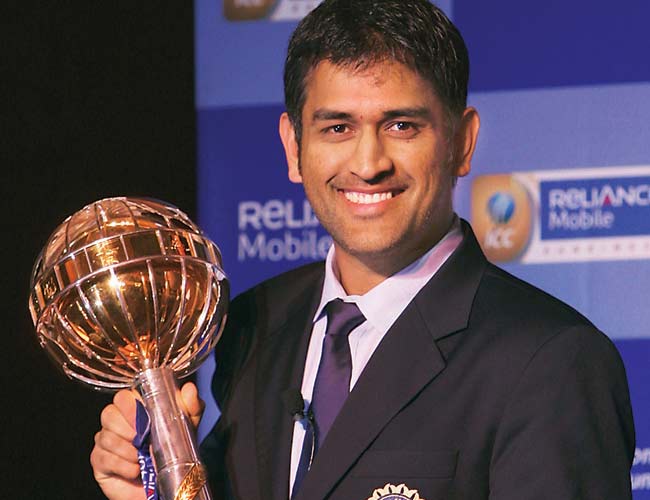 BSharan_6's tweet image. MS Dhoni cleaned out the entire cricket world in just one damn year (2010-&apos;11), every trophy, every title, and we still don&apos;t talk about it enough. 🥶 #HappyBirthdayDhoni