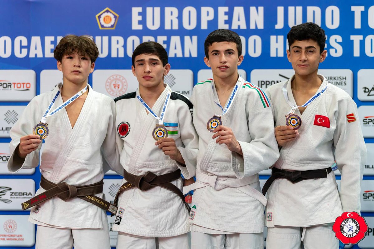 Avrupa Kupası’nda gurur tablosu! 🇹🇷  
🥇 Betül Yılmaz – Altın  
🥉 Samet Buluk, İlayda Kurt, Ilgın Zincir – Bronz  
Yıldız sporcularımız azimleriyle Sancaktepe’yi zirveye taşıdı. Daha nice zaferlere! 💪

#SancaktepeBelediyeSporKulübü #YıldızlarAvrupaKupası #Judo #GururDuyuyoruz