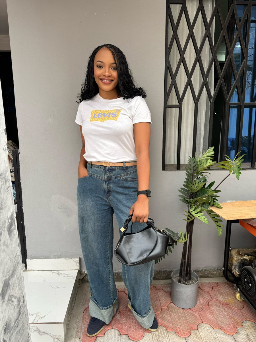 AlainMake20's tweet image. #PAGE_ROSE : Un mot pour chère @Raissabulela1 qui fête son anniversaire 🎂

N.B : #SoyezElegantsSvp !